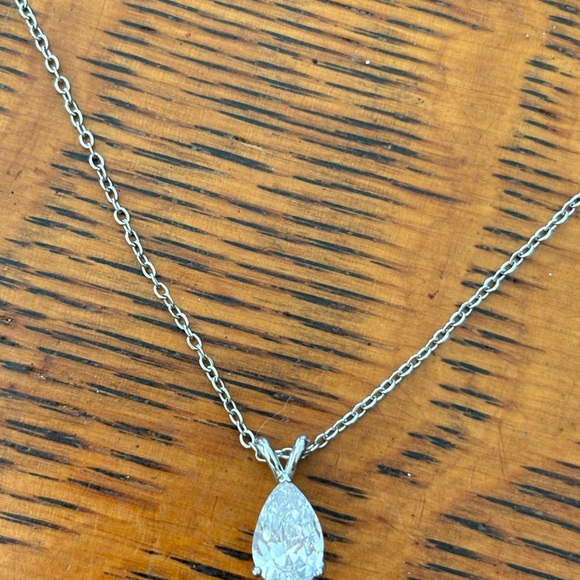 Elegant Silver Teardrop Pendant Necklace - Picture 2 of 7